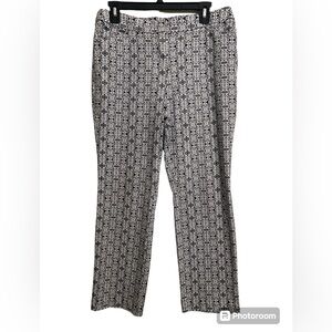 Chicos  Capri Pants Size 8R Geometric Pattern Black and White Stretch USA